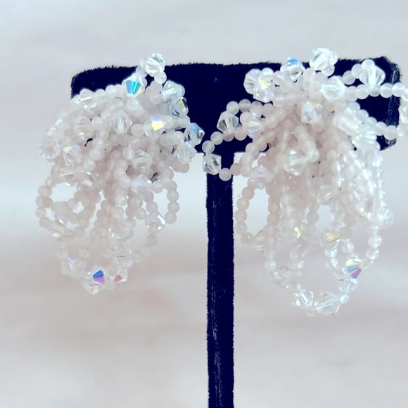WHITE PEAL AND CRYSTAL EARRINGS - Picture 1 of 8